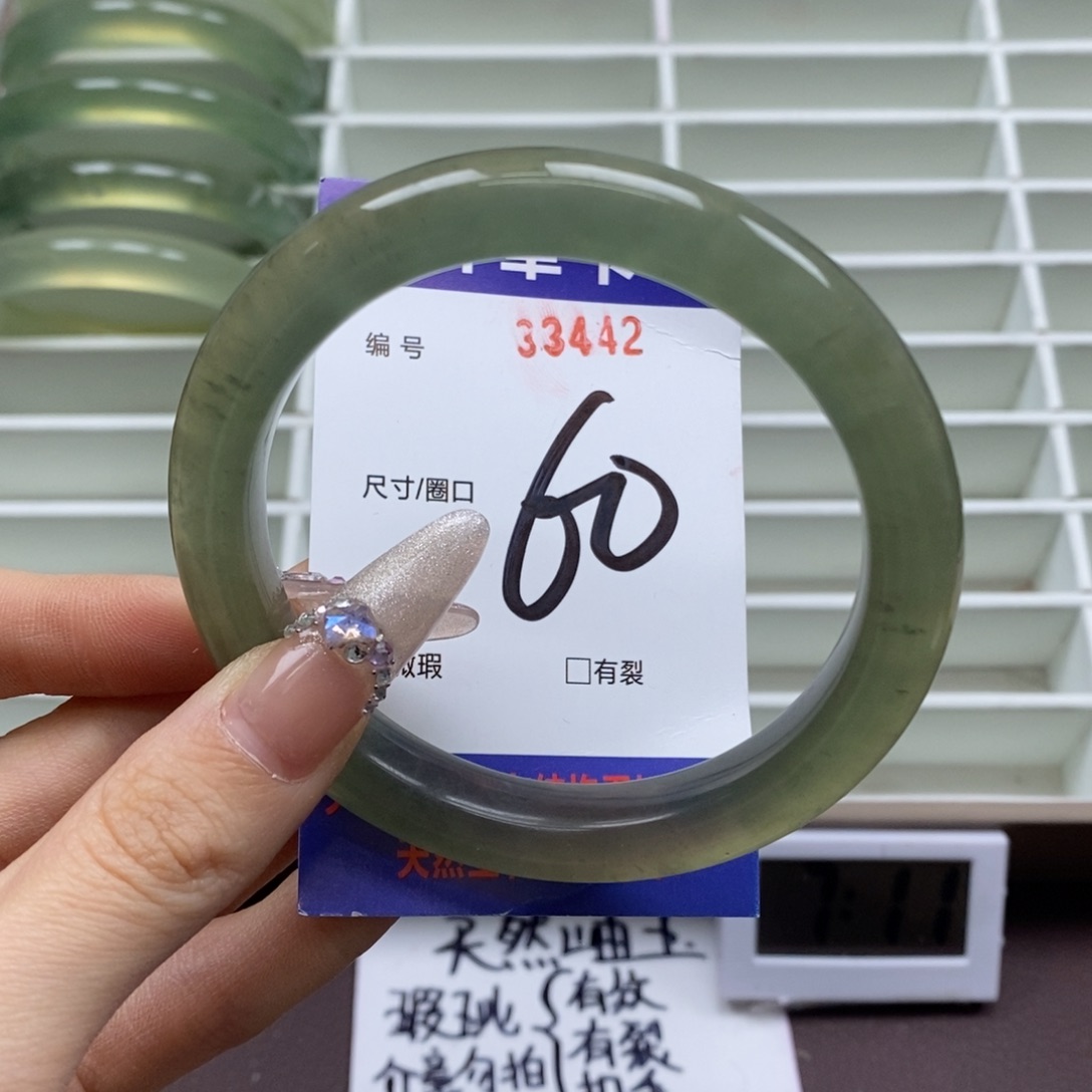 蛇纹石玉手镯未镶嵌