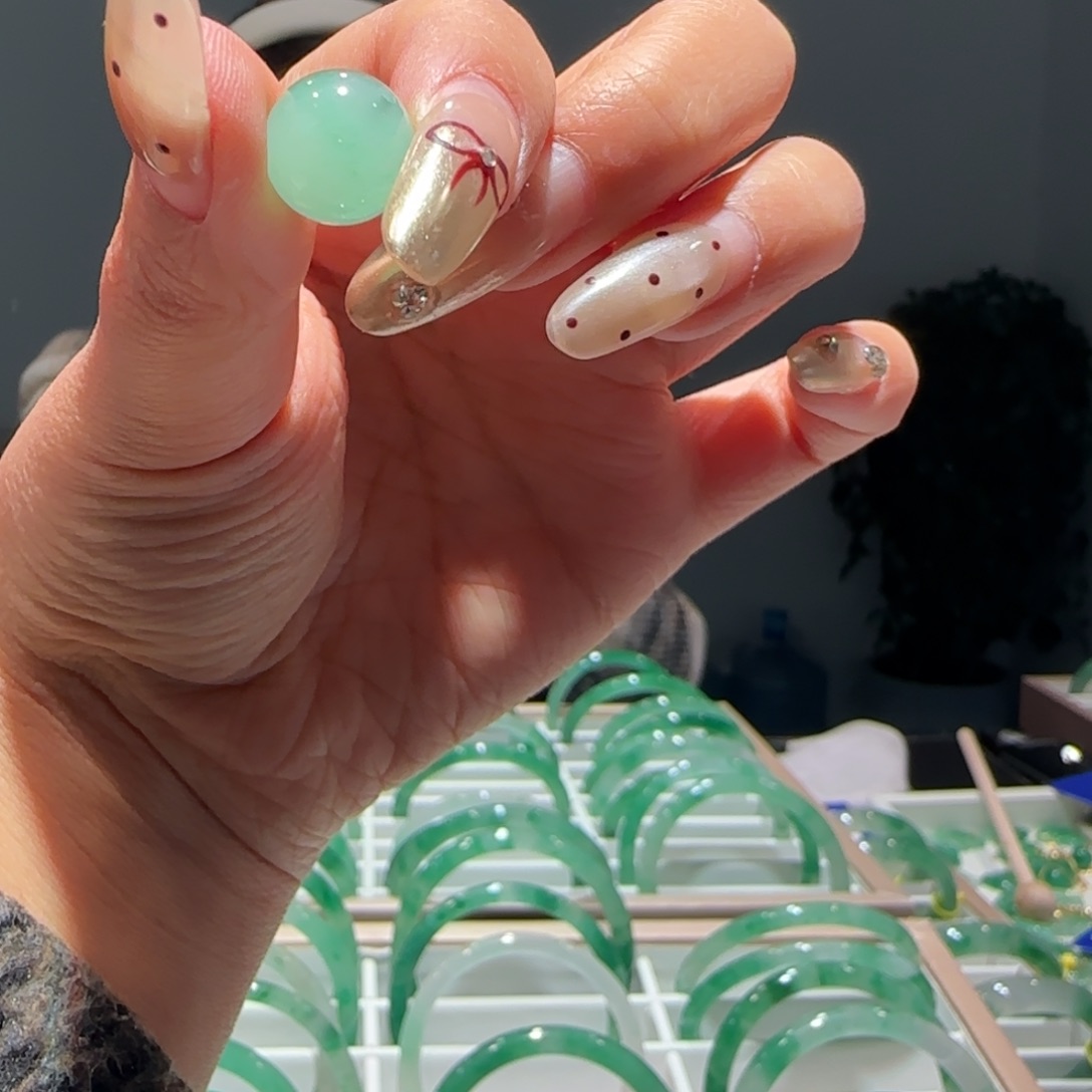 沐***秋石英质玉（非洲翠）未镶嵌颈饰