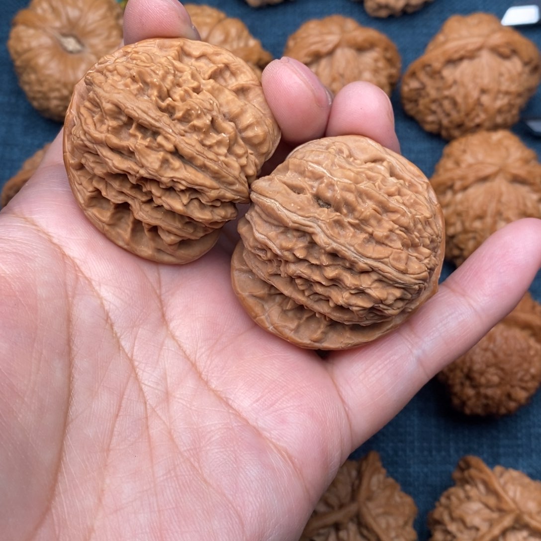 文玩核桃把件42老树汉高楼