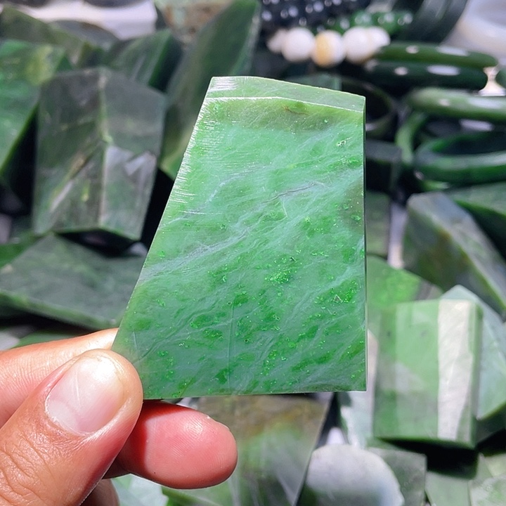 和田玉（碧玉）未镶嵌珠宝奇石