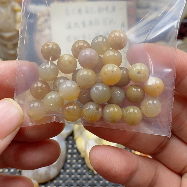 硅化珊瑚（珊瑚玉）颈饰未镶嵌