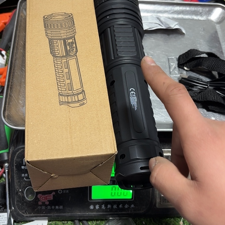 外贸品牌手电筒一个