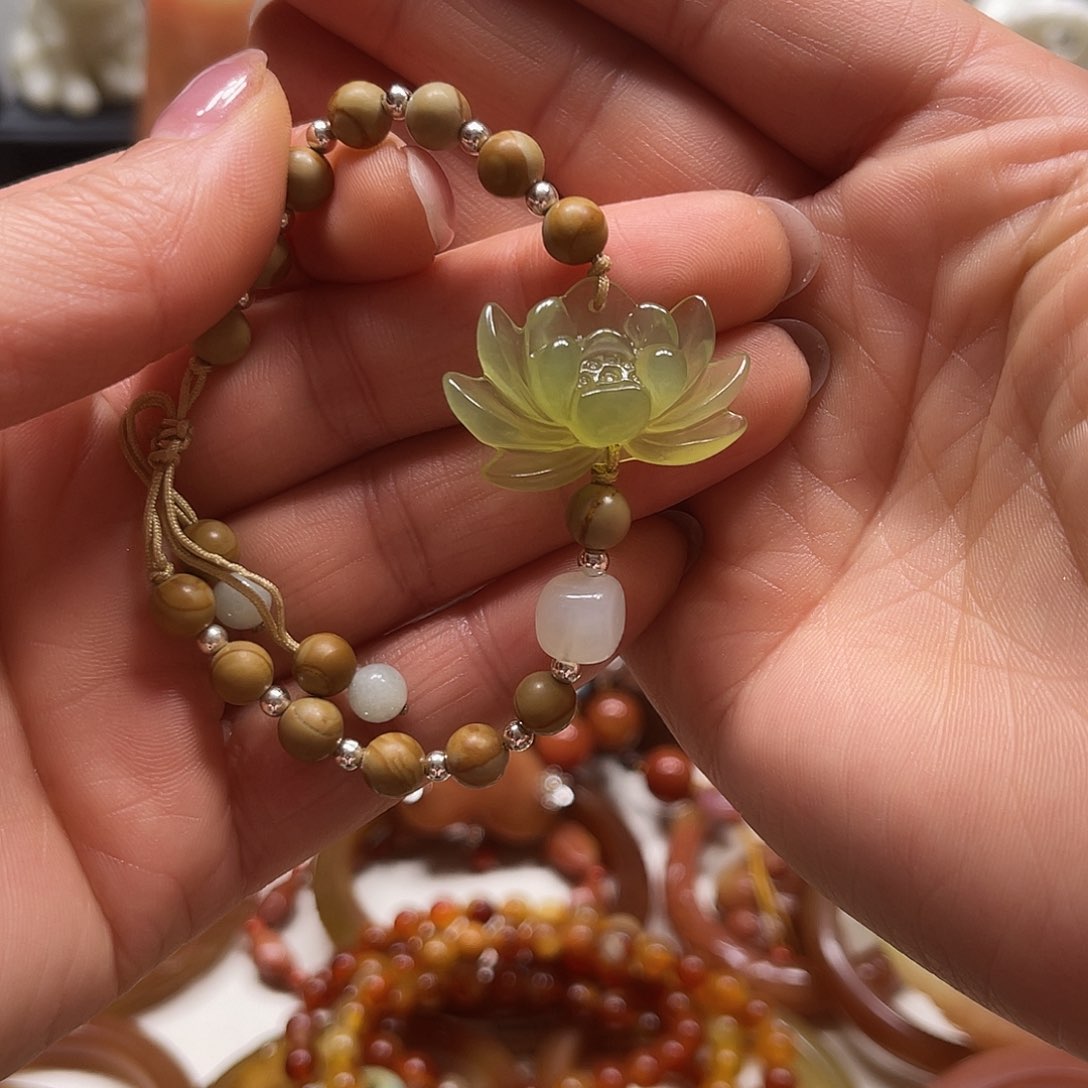 蛇纹石玉吊坠发一个未镶嵌