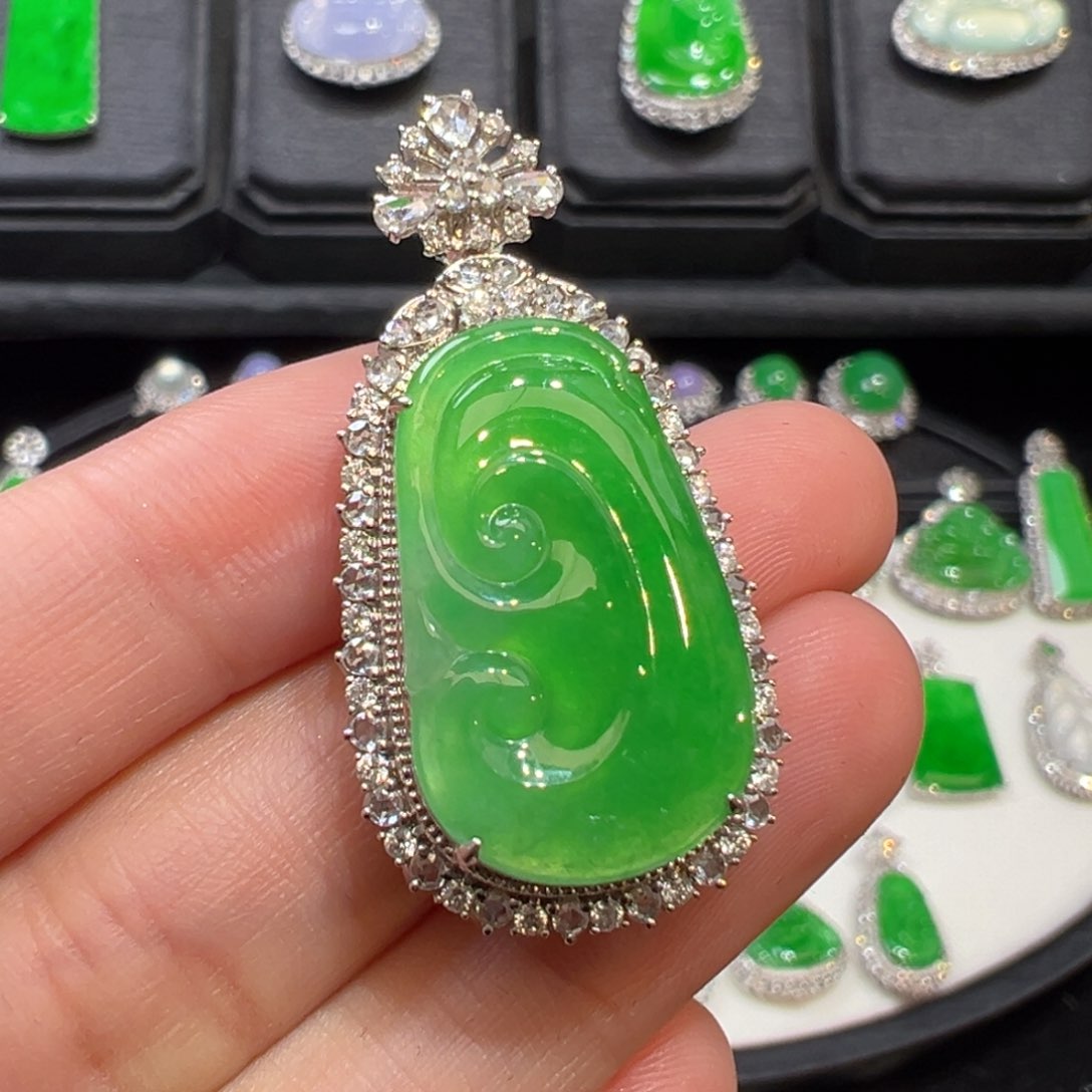 翡翠吊坠(不含链)18K金镶嵌翡翠