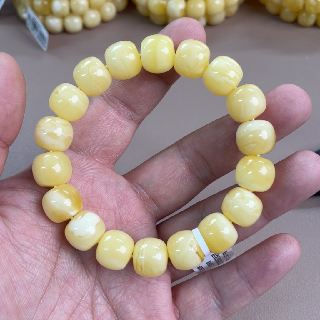 琥珀裸石未镶嵌136000.000