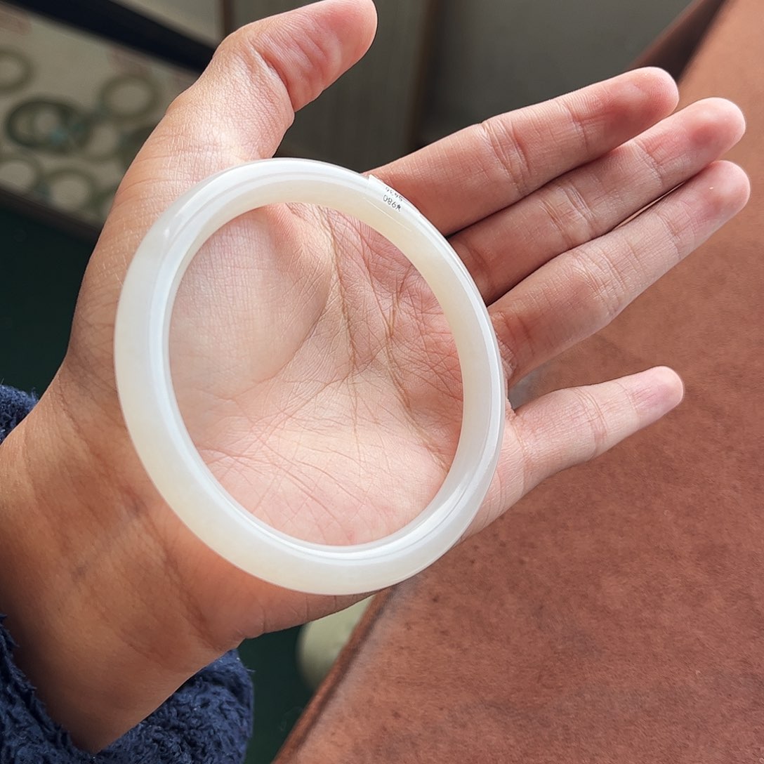 和田玉手镯未镶嵌殊*