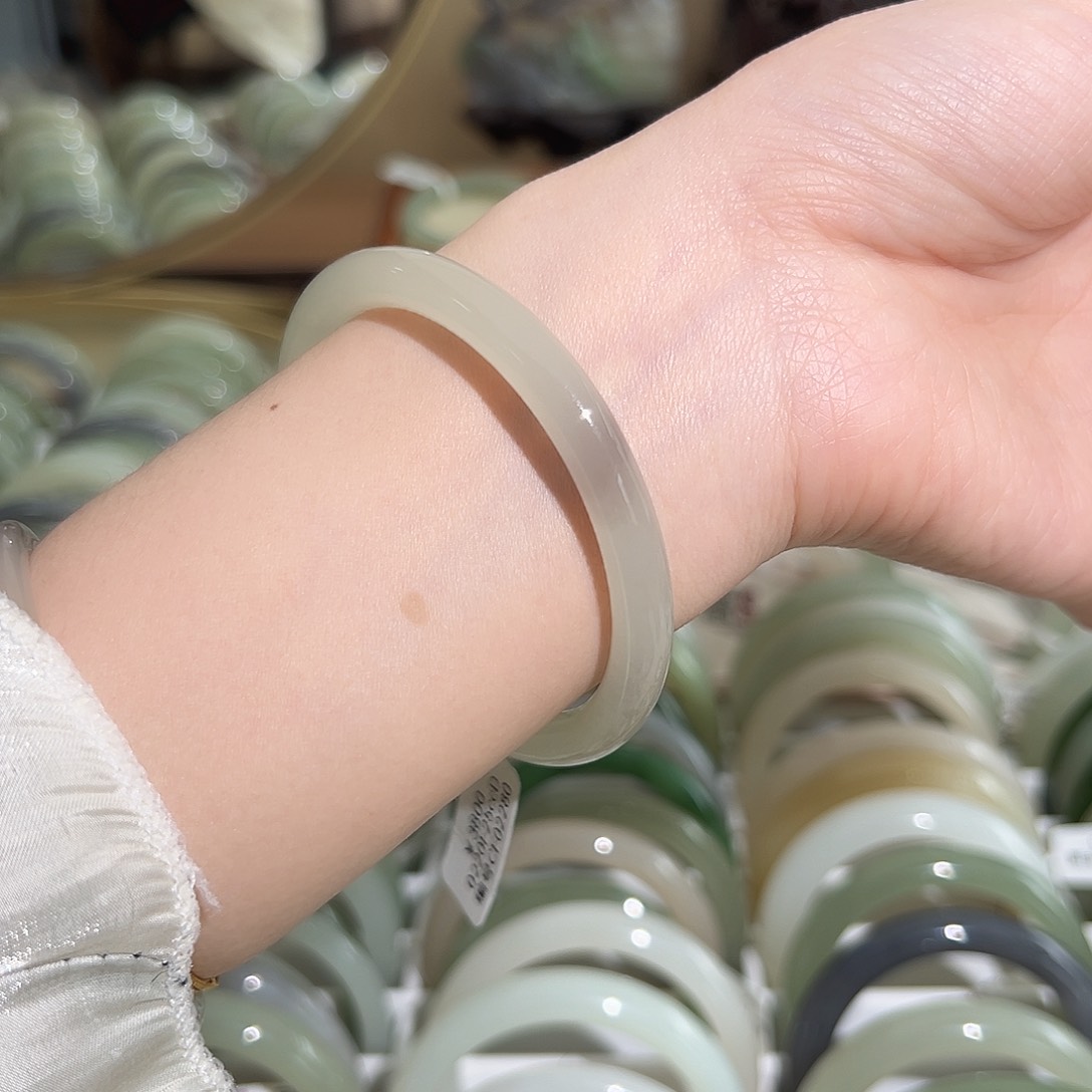 和田玉手镯未镶嵌57 58