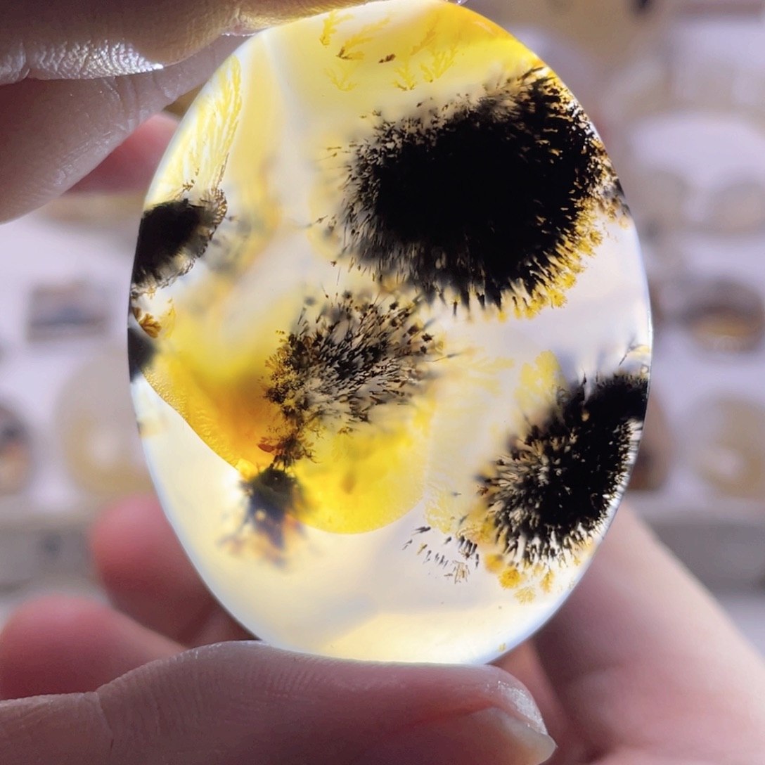 玛瑙/玉髓未镶嵌珠宝奇石