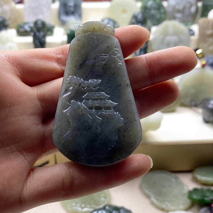 和田玉颈饰未镶嵌田*?