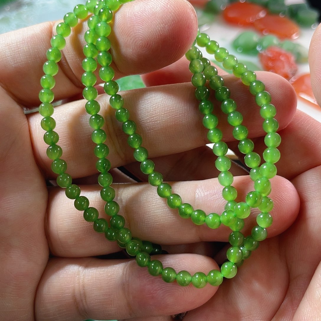 颈饰未镶嵌和田玉（碧玉）