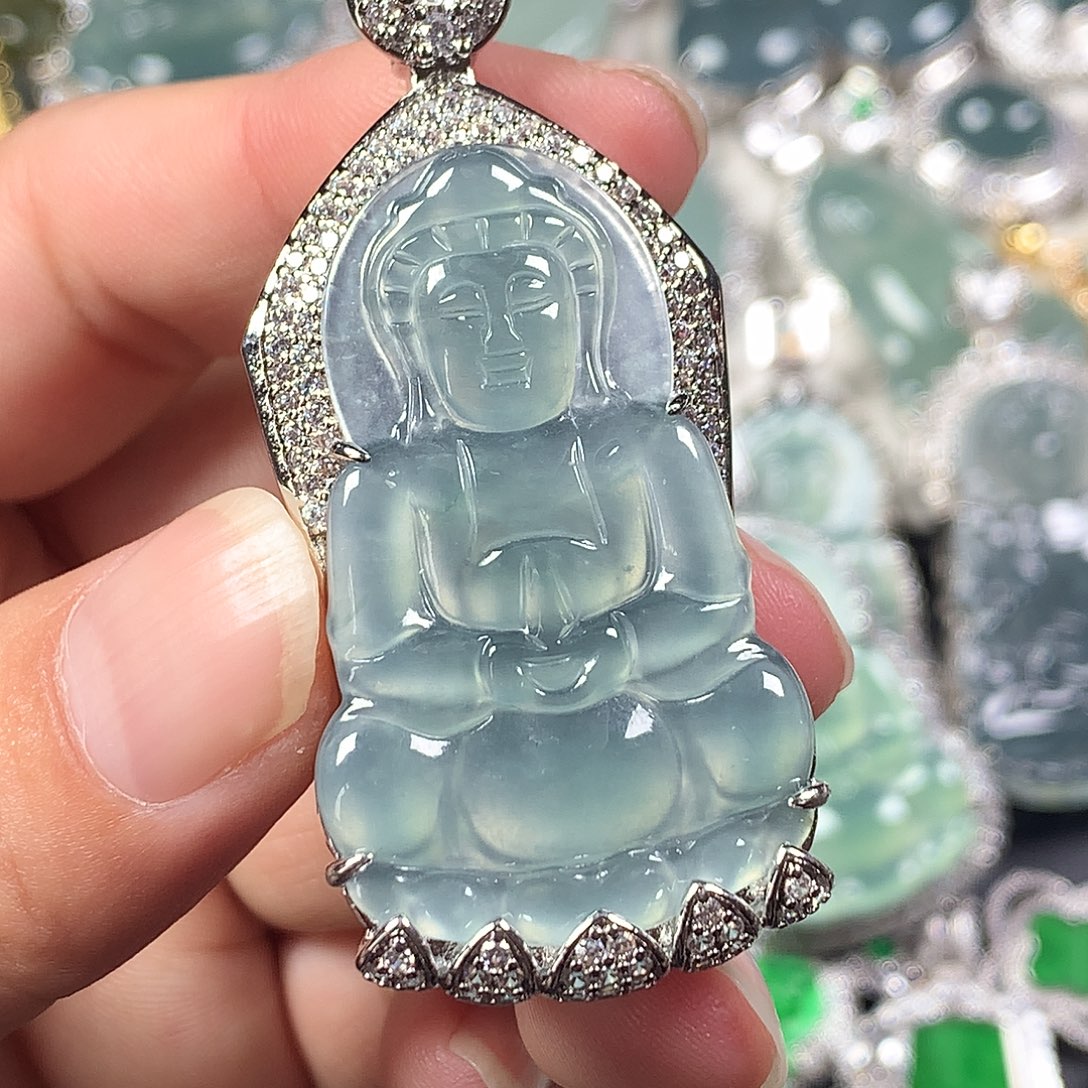 翡翠未镶嵌颈饰观音