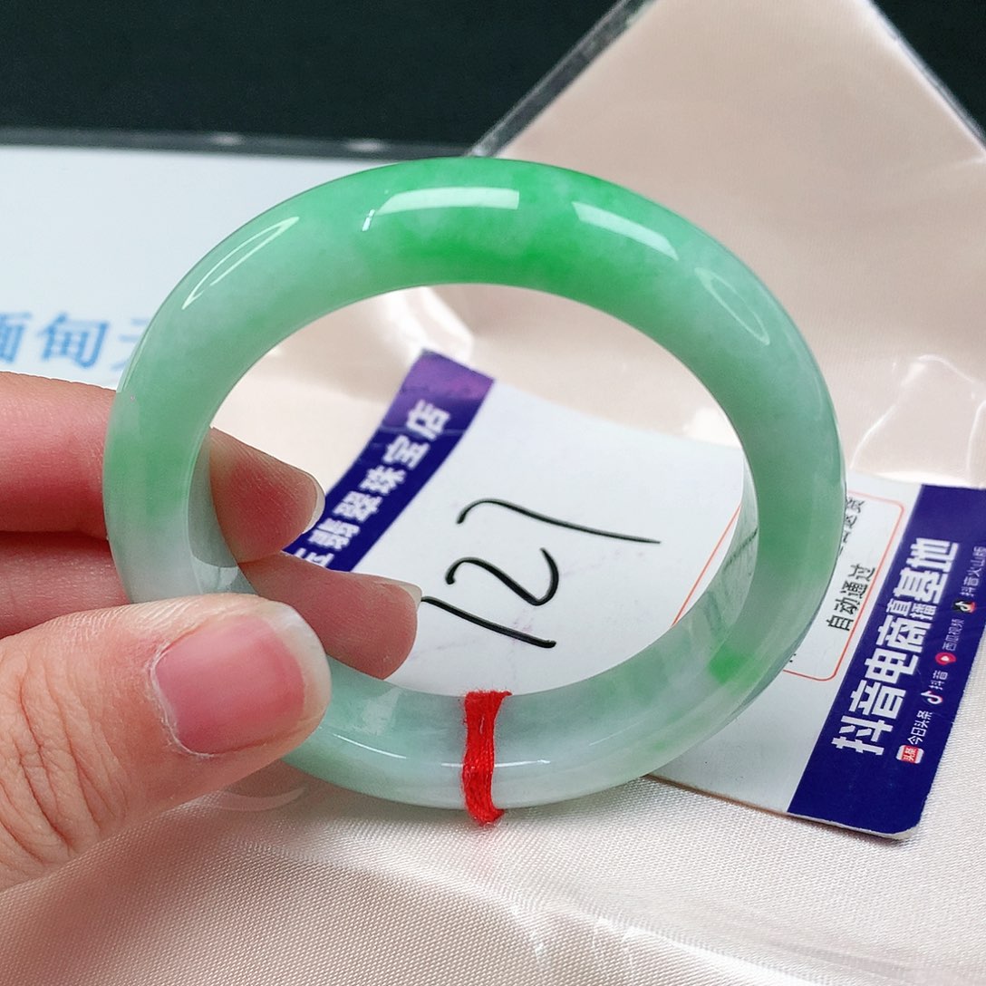 翡翠手镯未镶嵌翡翠