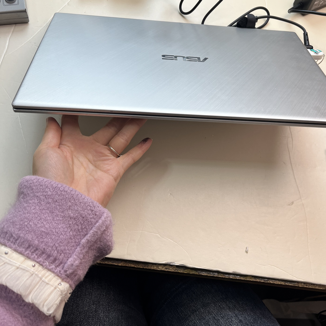 8新 ASUS/华硕 华硕v5000，i5-10代，8内存12+512，独显2G，15.6寸