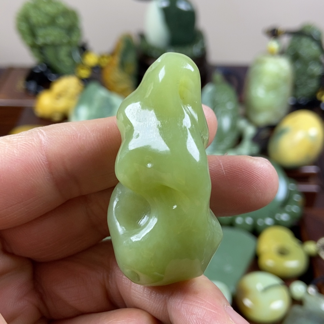 岫岩老玉（透闪石质玉）未镶嵌珠宝奇石