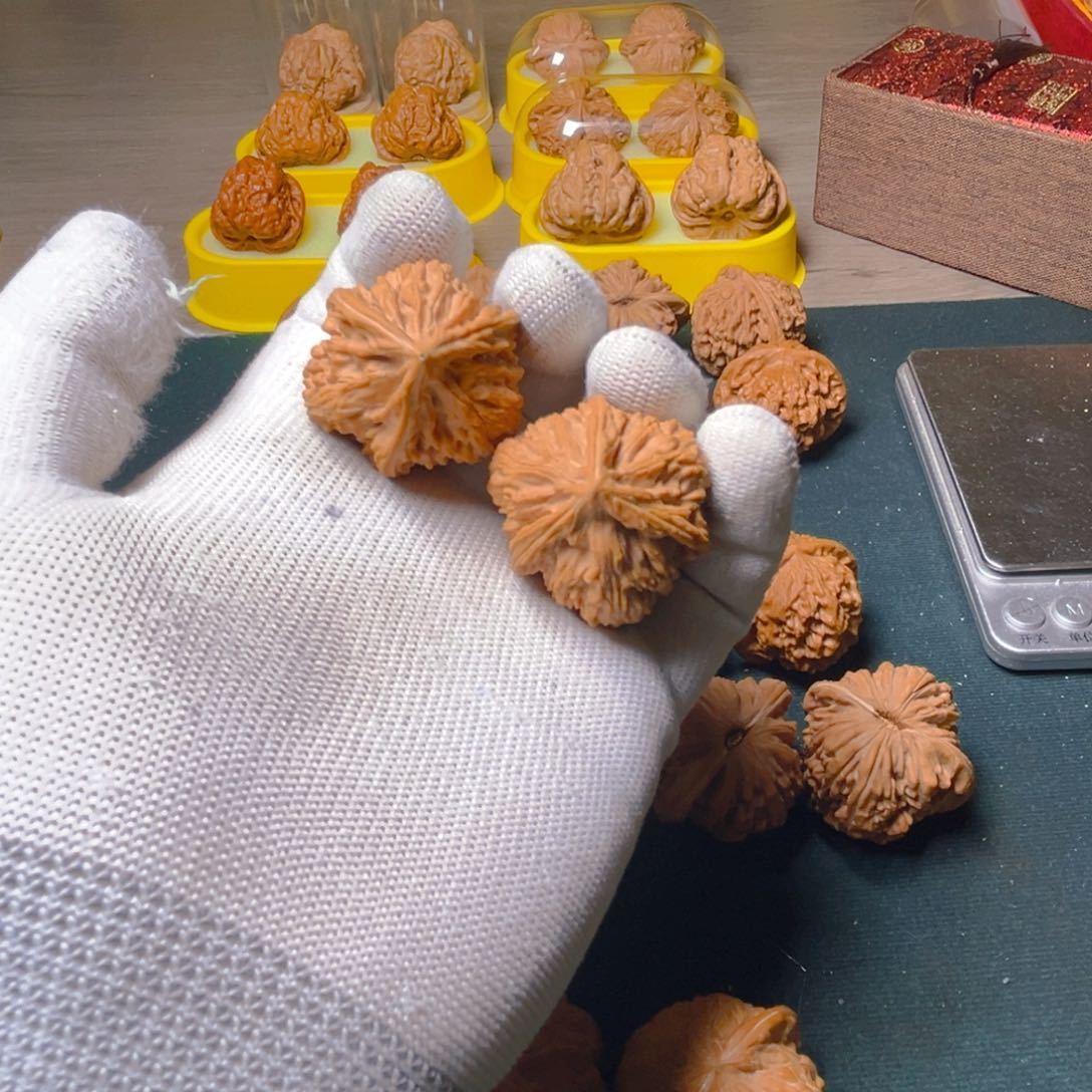 文玩核桃把件程*鸡心三棱