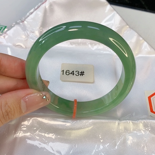 翡翠手镯未镶嵌天然植物A货643