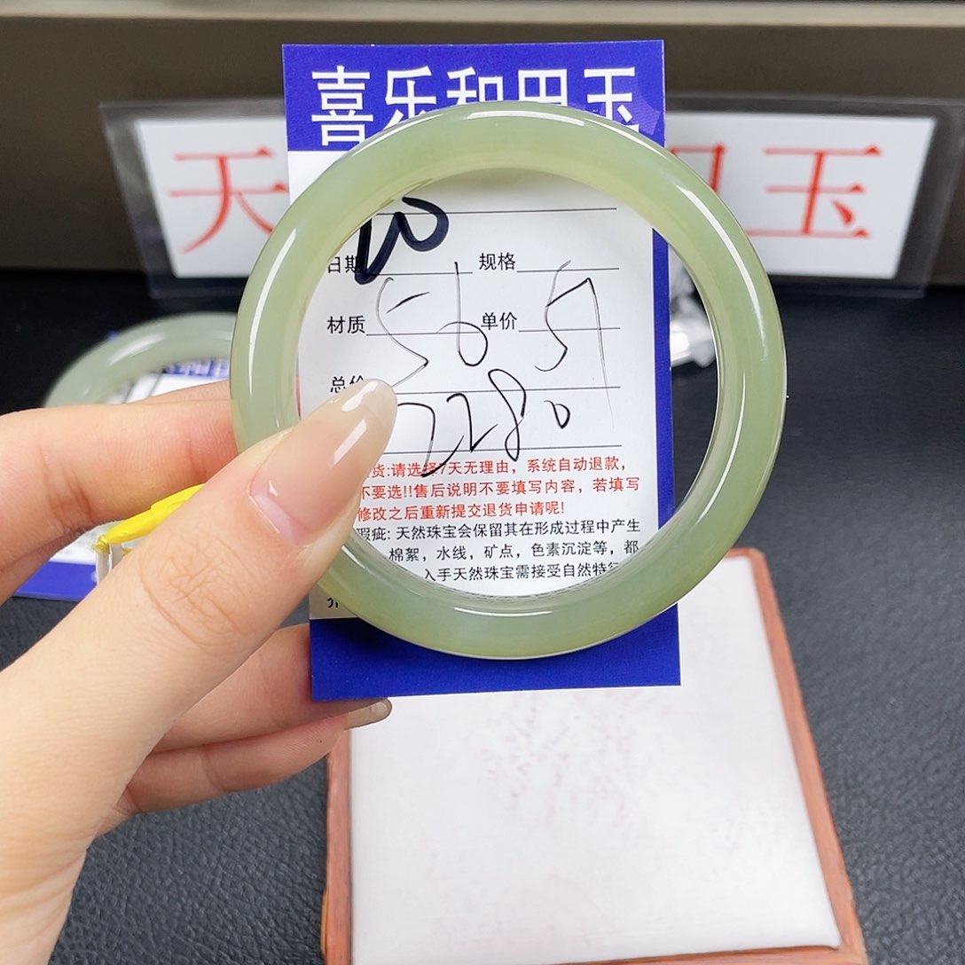 和田玉手镯未镶嵌