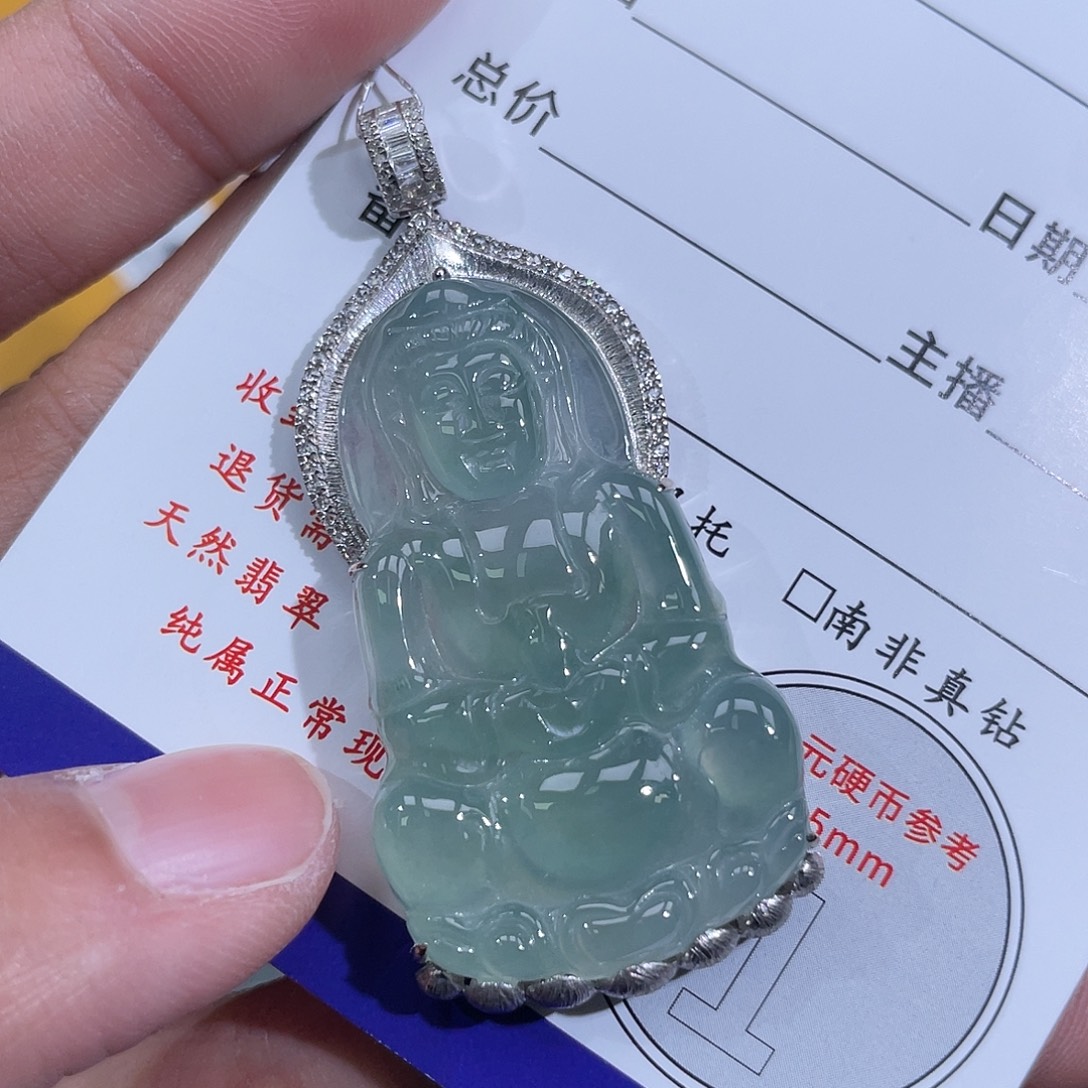 *****翡翠18K金镶嵌颈饰观音
