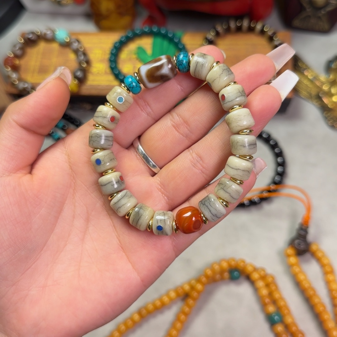 依***然大叶紫檀（黑酸枝木类）