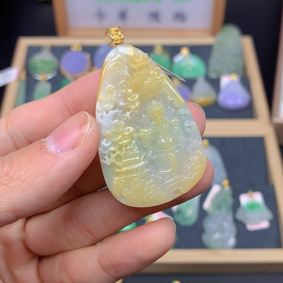 翡翠颈饰18K金镶嵌翡翠