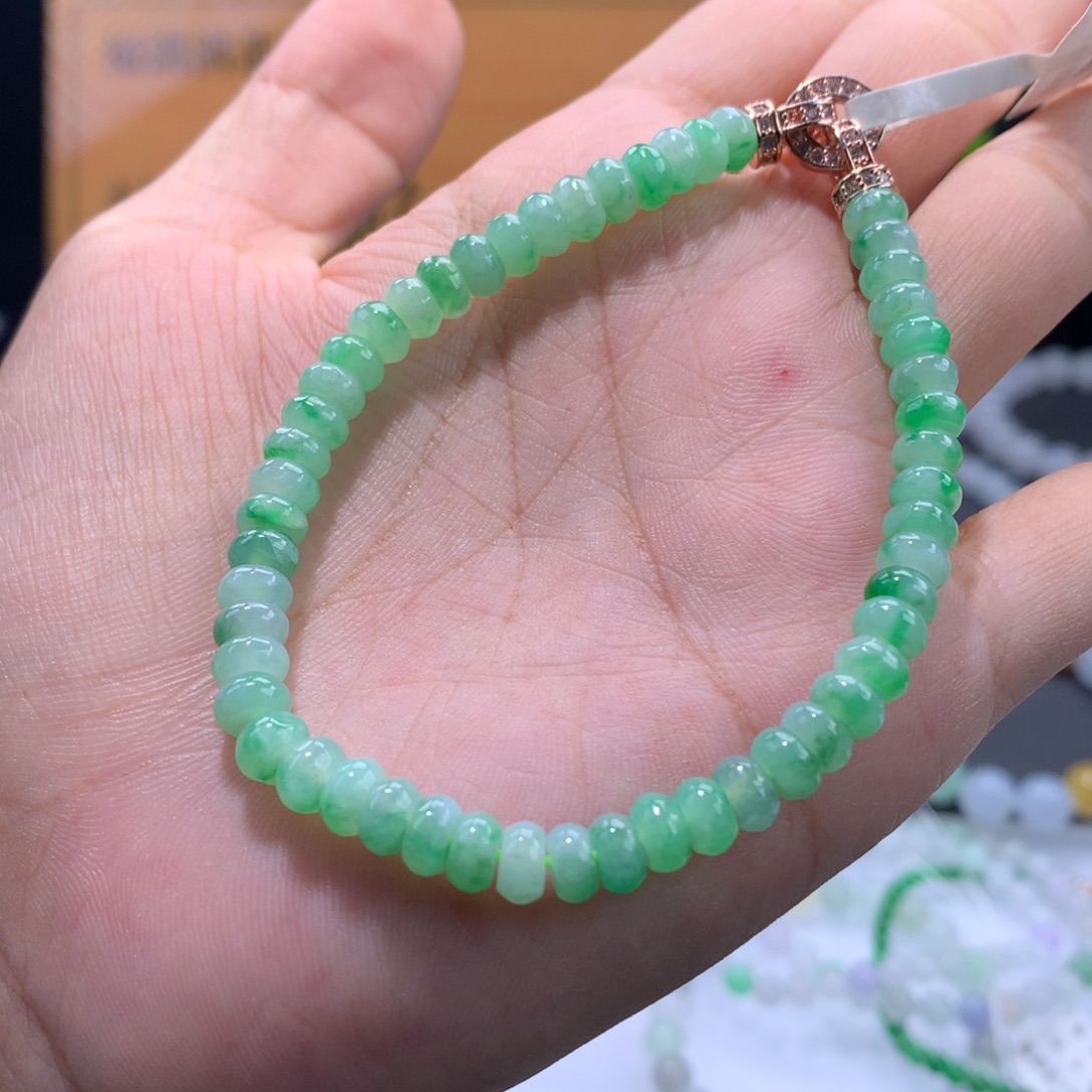 翡翠未镶嵌手链卡5.5