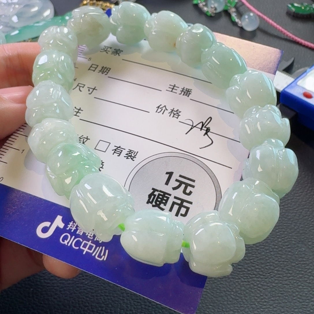 翡翠颈饰未镶嵌颈饰