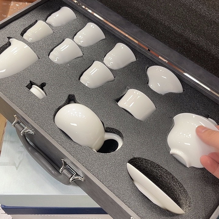 孤品茶具套装等。        