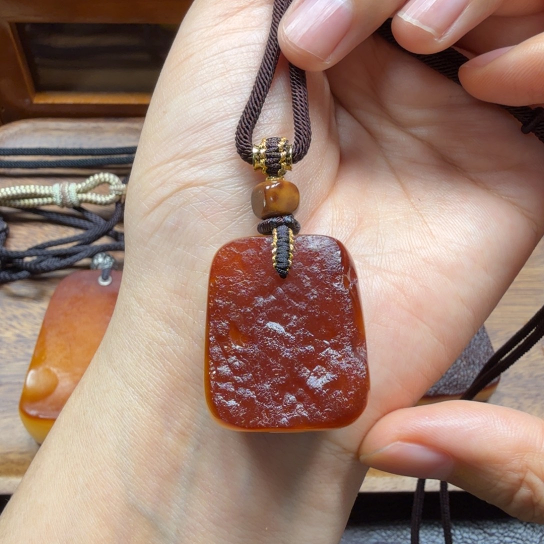 未镶嵌吊坠(赠链)琥珀