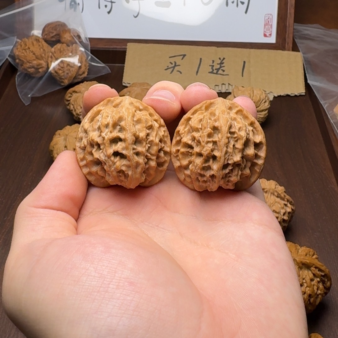 文玩核桃吊坠苹果园