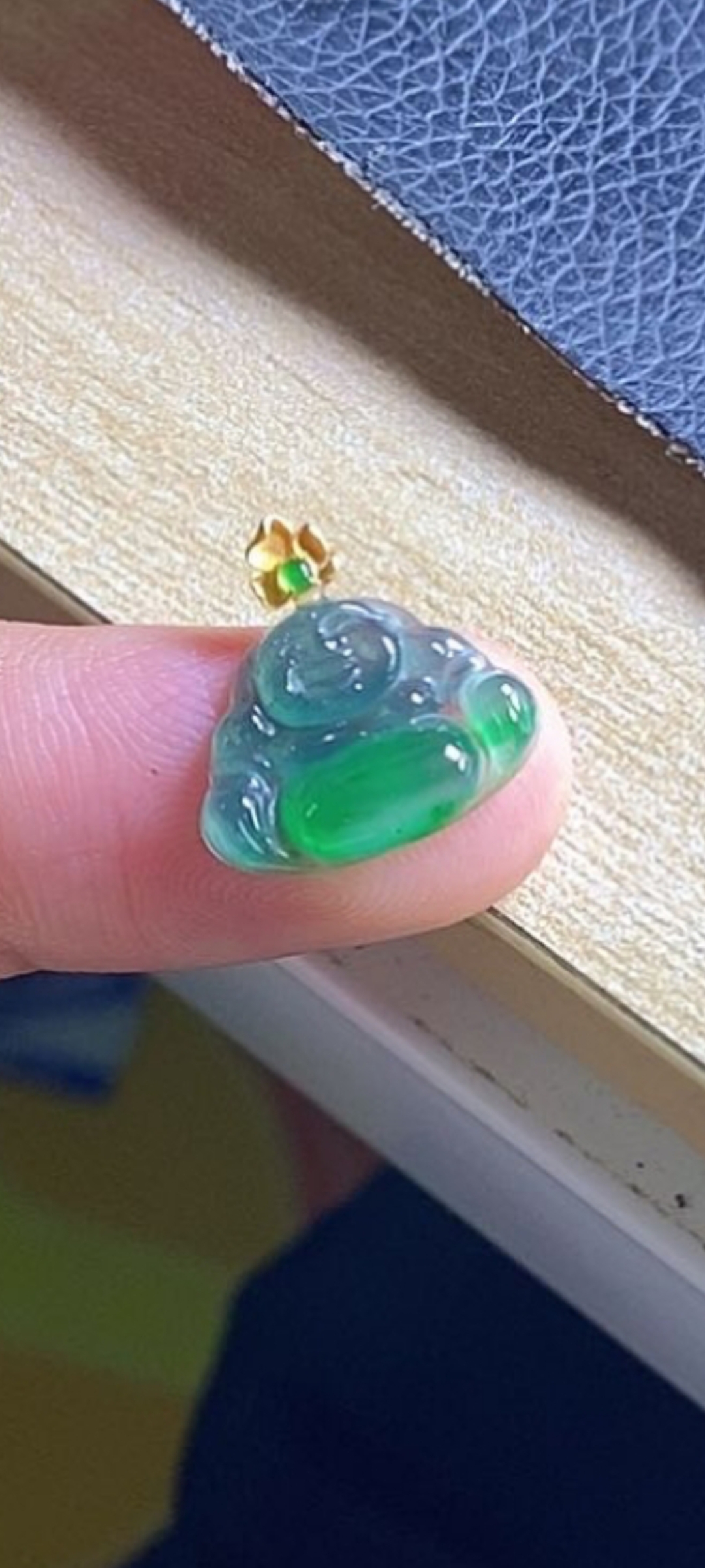 18k金镶嵌翡翠肚子带绿冰飘花佛公