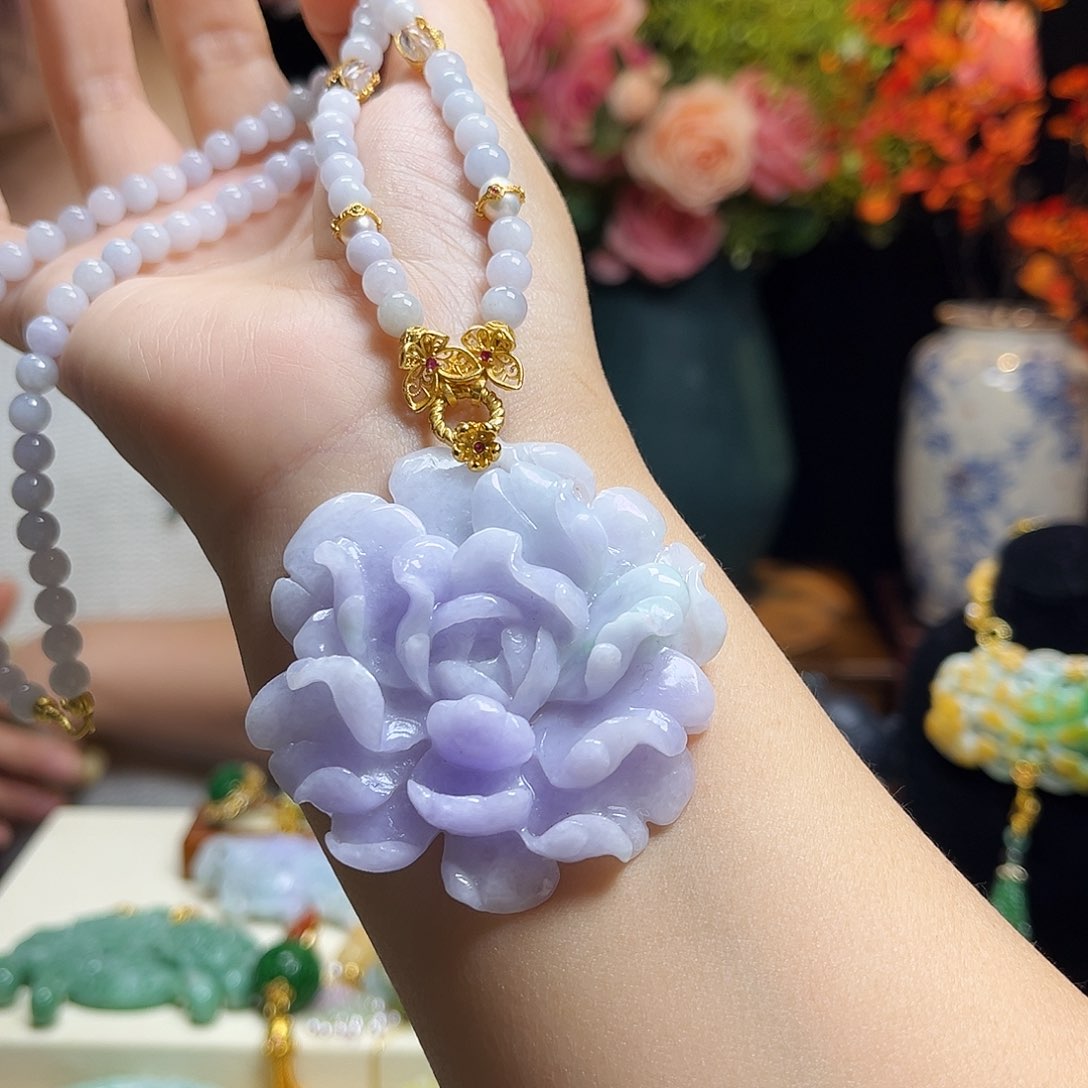 翡翠颈饰未镶嵌紫牡丹