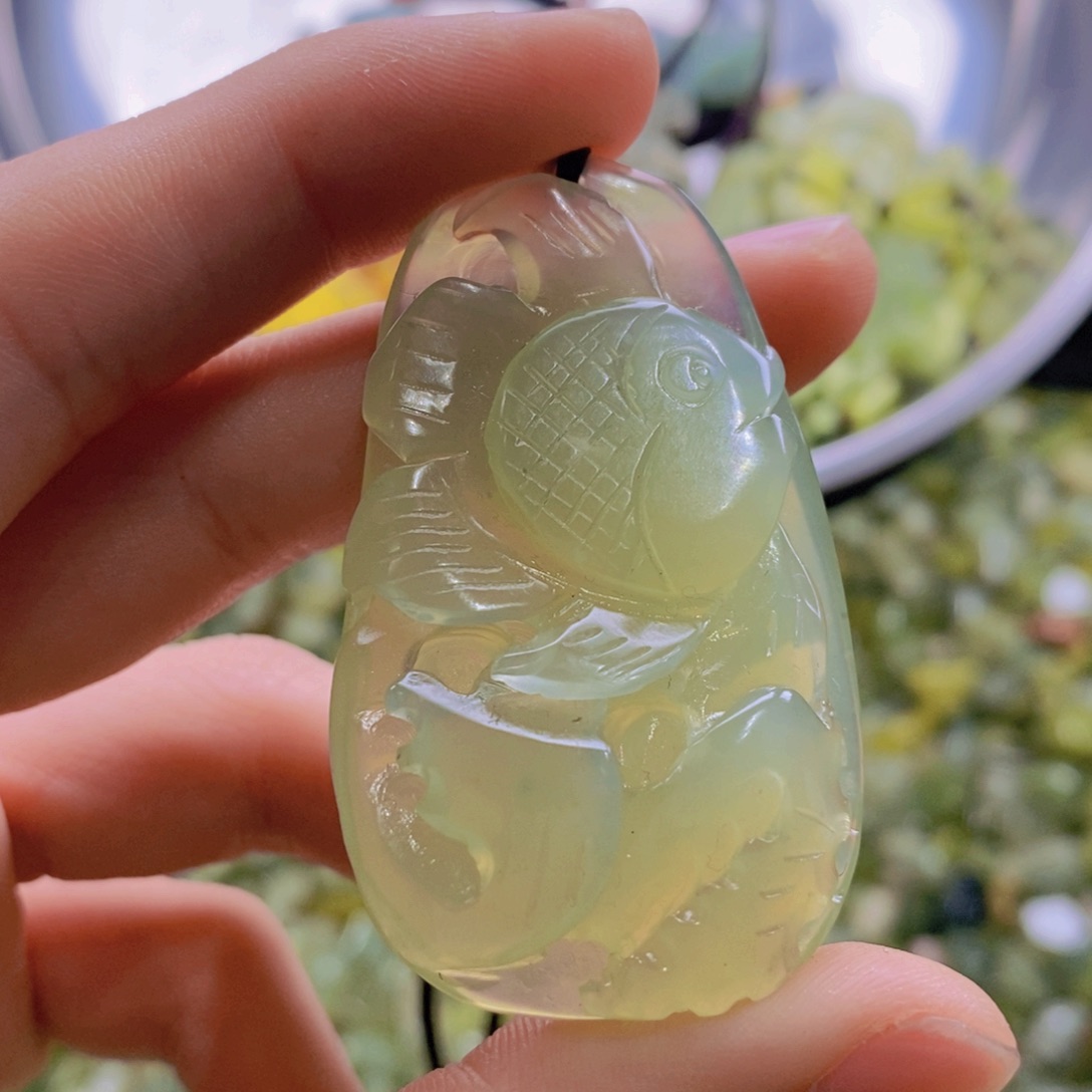 蛇纹石玉吊坠未镶嵌