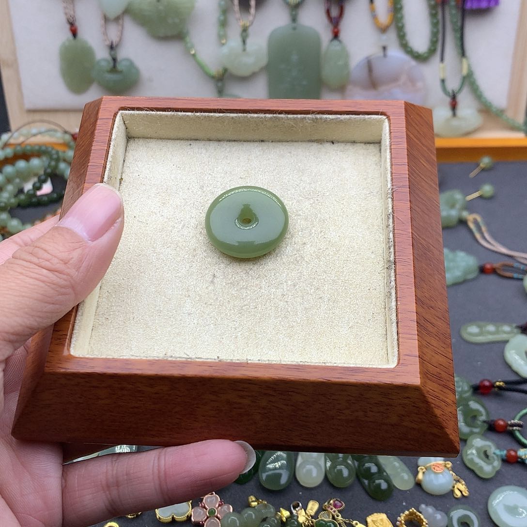 和田玉吊坠(不含链)未镶嵌