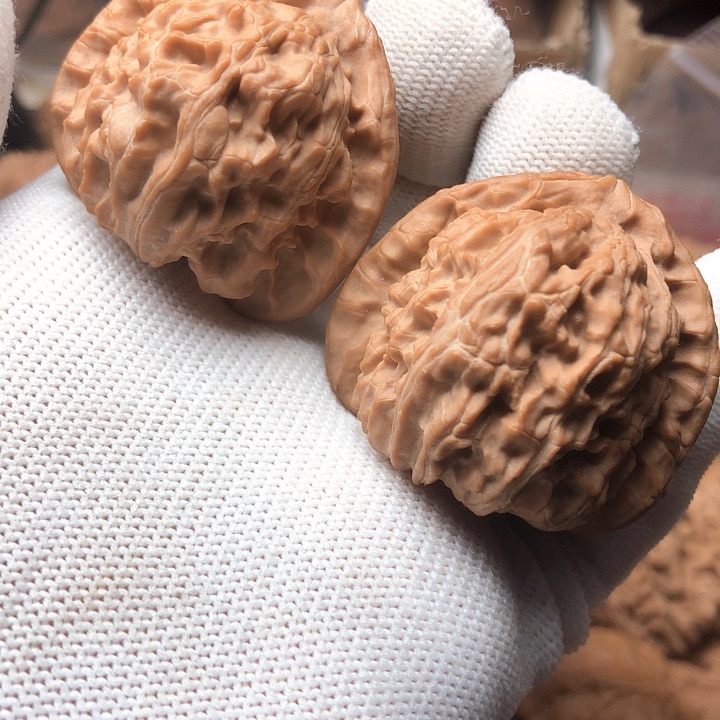 桃核吊坠刘*龙白狮子狮子头