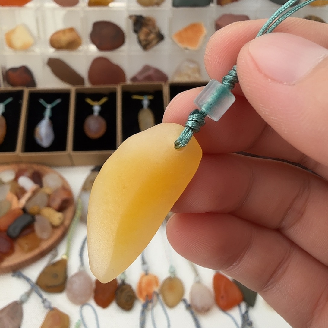 只买单纯的吊坠，没带链子，属的性质。