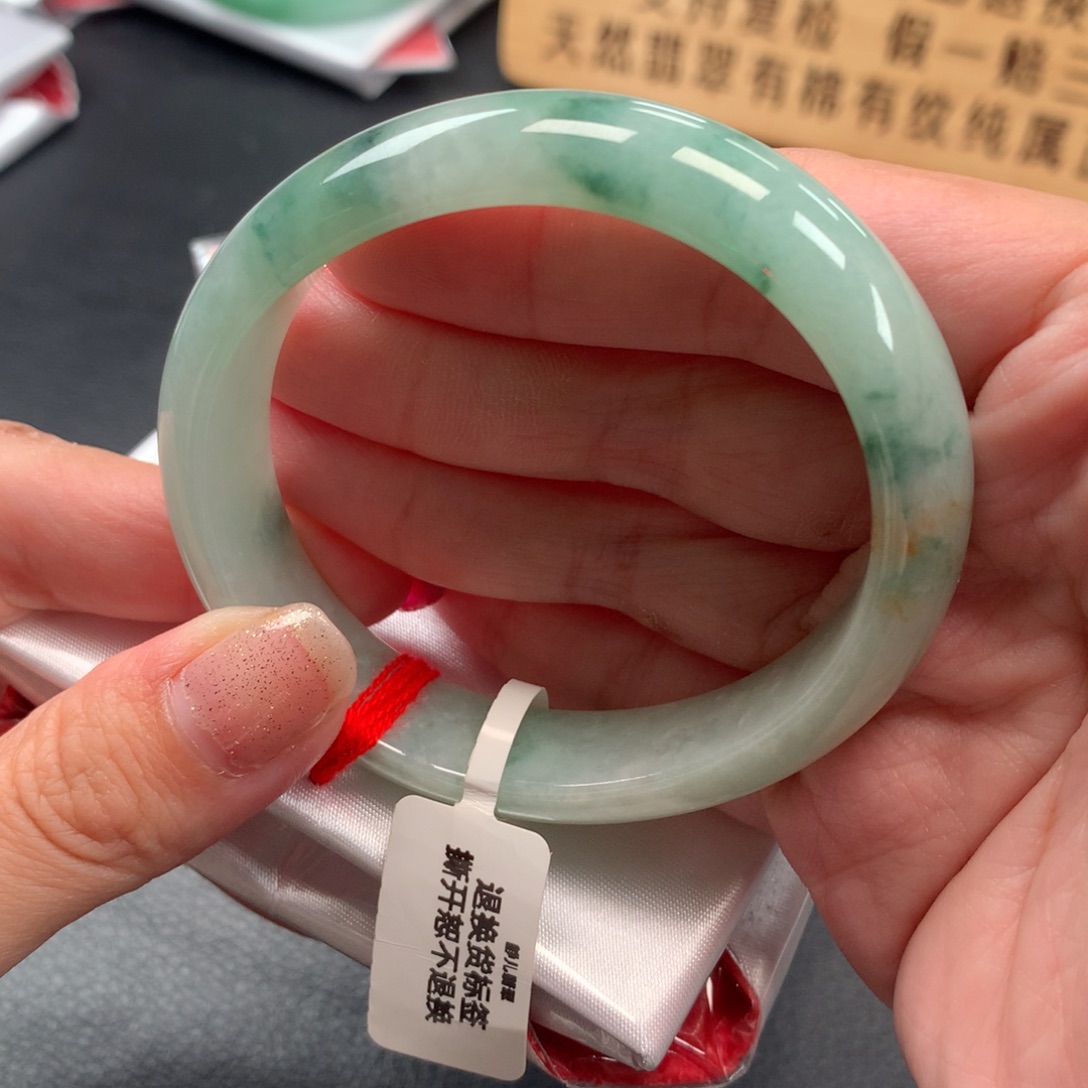 翡翠未镶嵌手镯54贵妃飘绿花