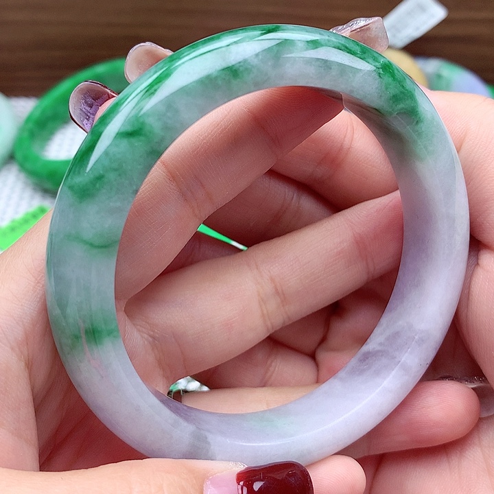 翡翠手镯未镶嵌翡翠