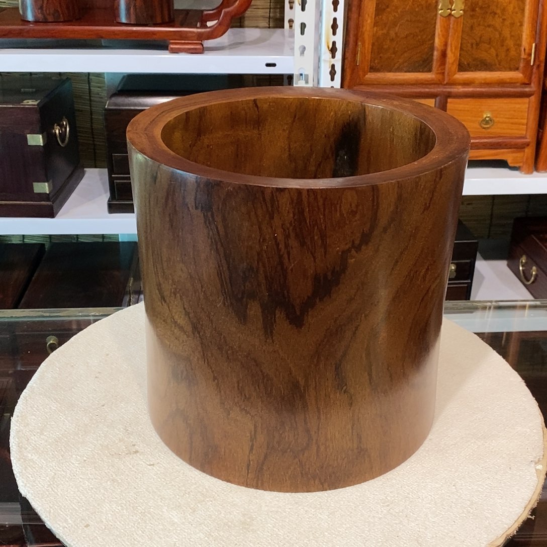 花梨木类大叶黄花梨笔筒直径27厘米