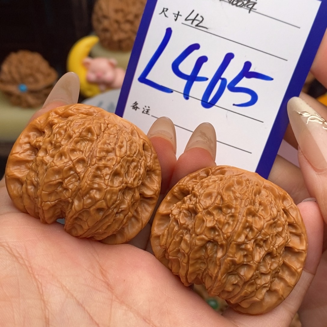 我***肉文玩核桃吊坠血麒麟