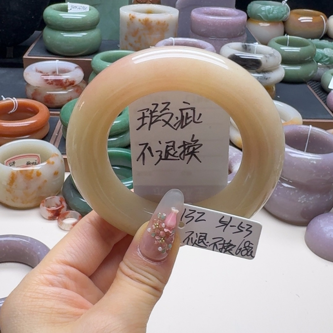 石英岩玉未镶嵌手镯