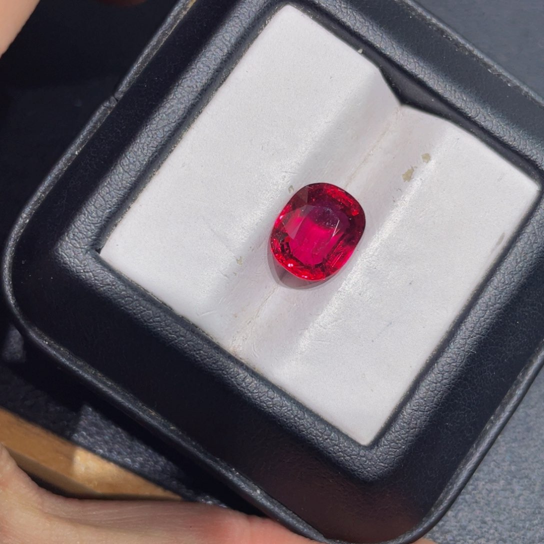 碧玺裸石未镶嵌卢比来3.56鸽血红色玻璃体