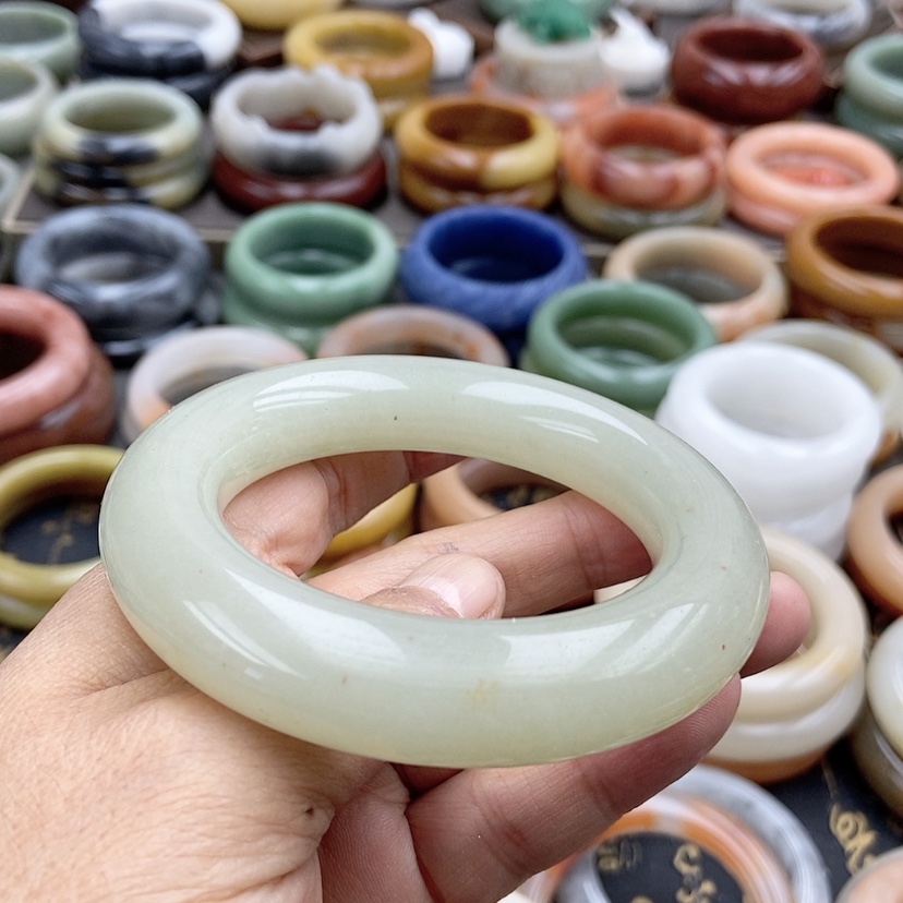 【闪购商品】石英质玉手镯未镶嵌观*