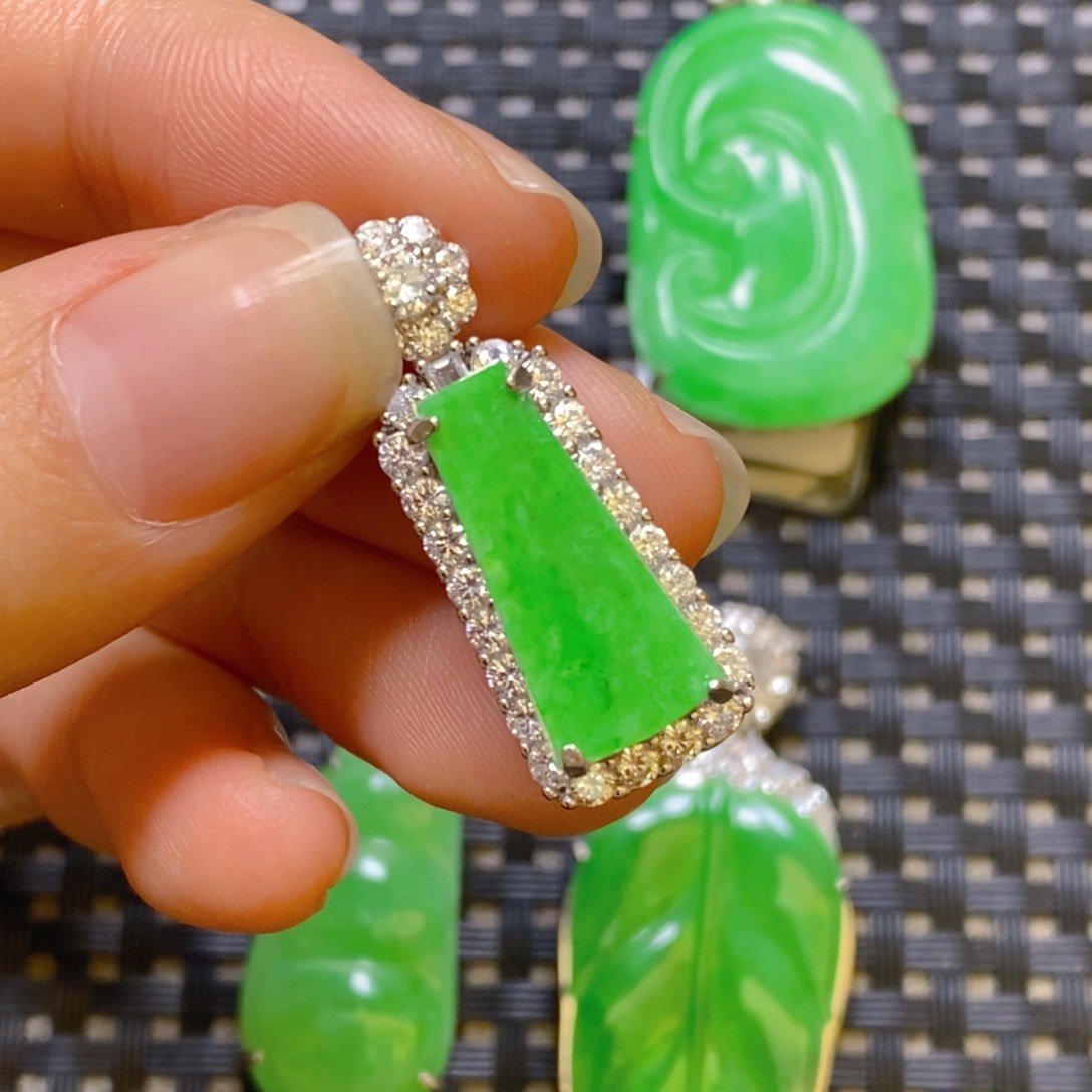 翡翠颈饰银S925镶嵌吊坠