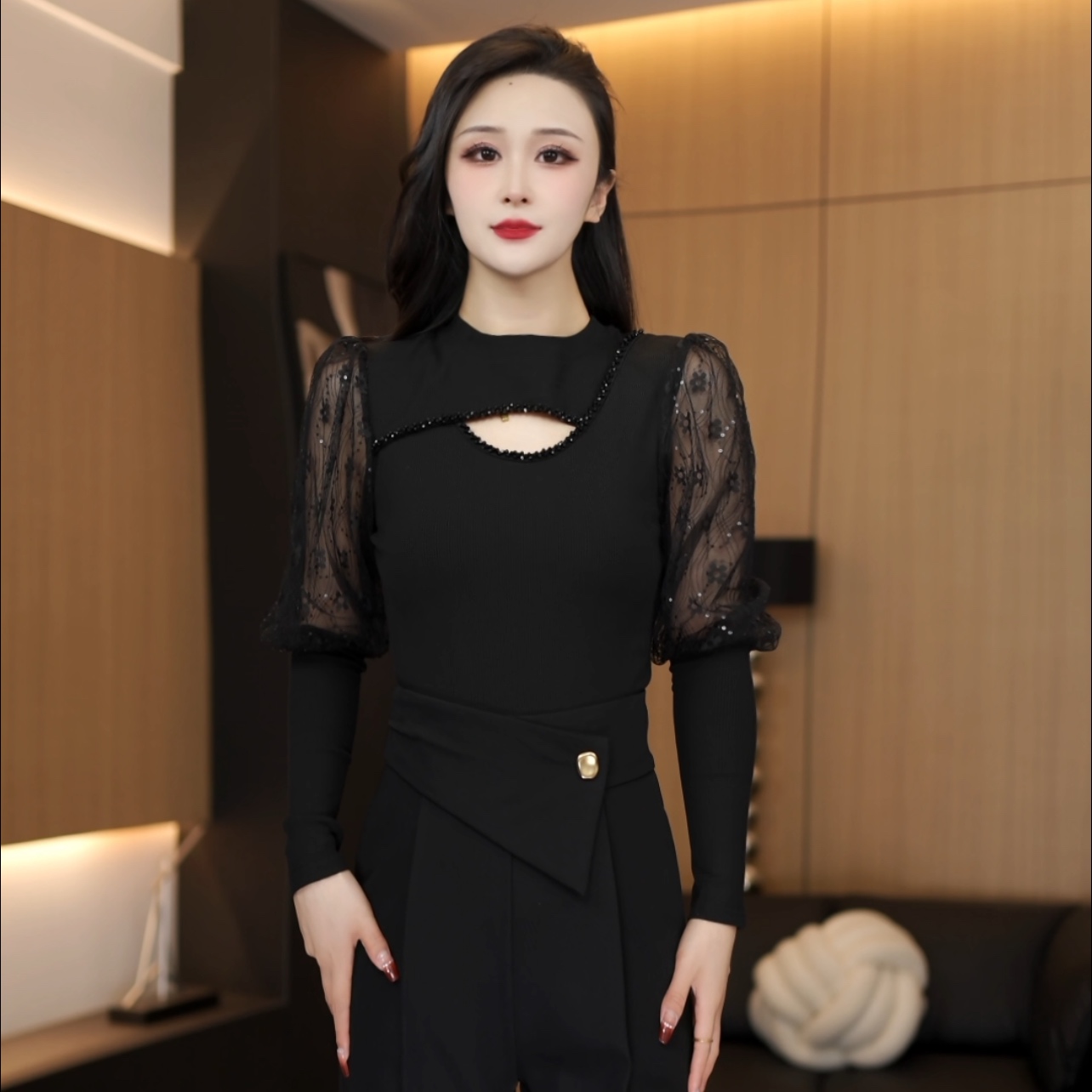 新款时尚黑色修身拼接蕾丝显瘦洋气打底小衫