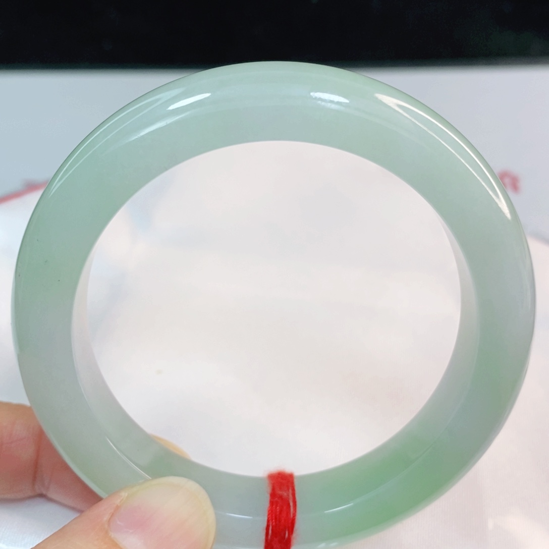 翡翠手镯未镶嵌不***哦56.4圈口正圈