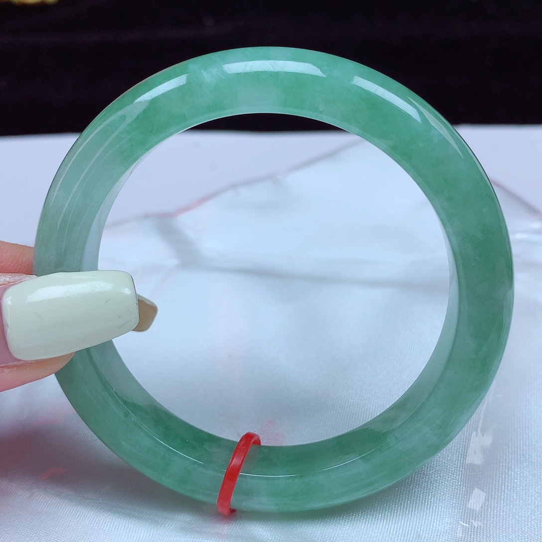 翡翠手镯未镶嵌54圈