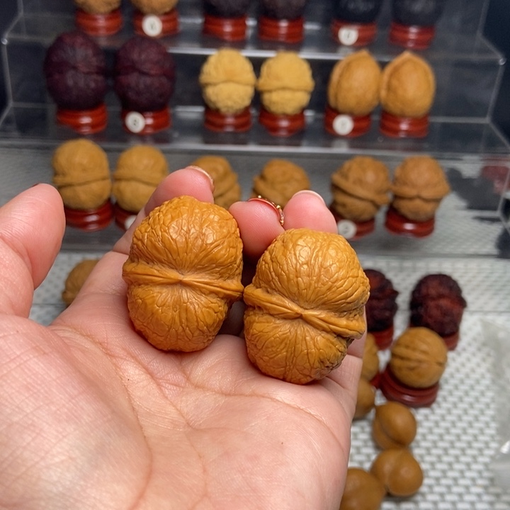 文玩核桃把件峭壁元宝19