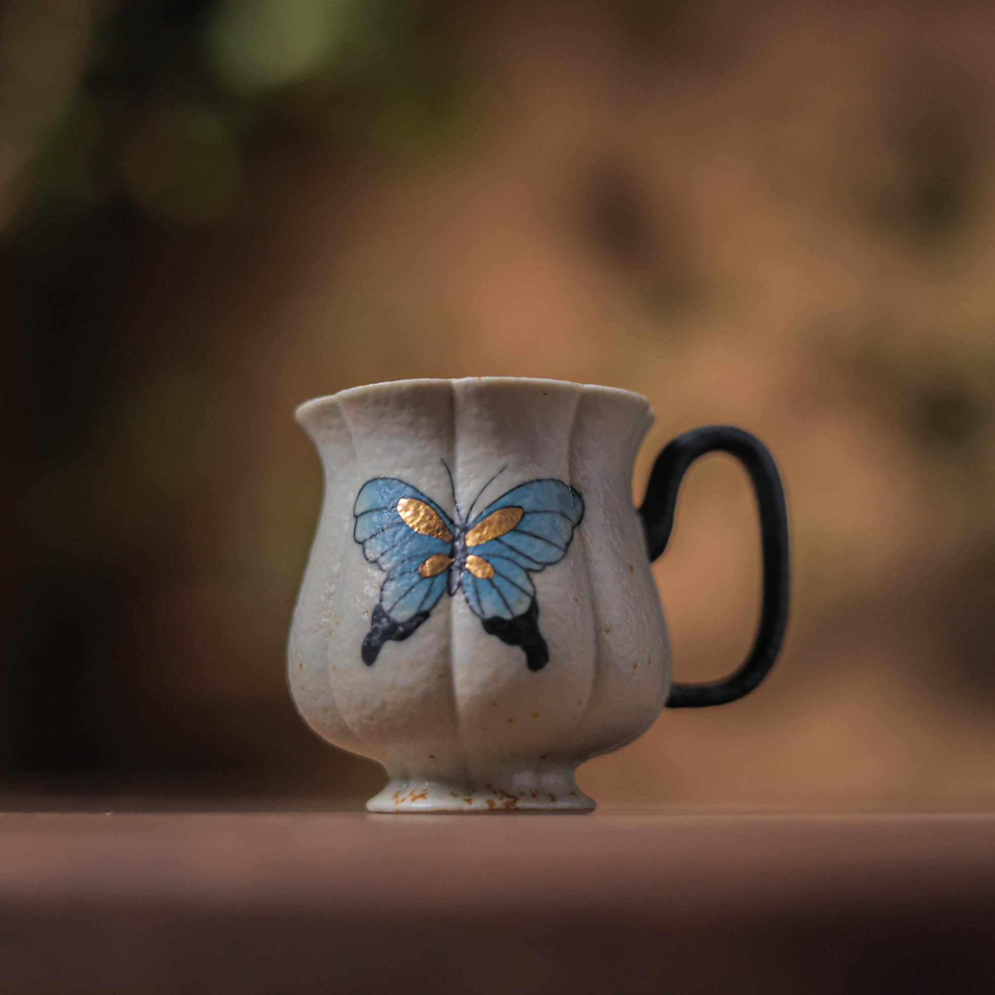 【小田甄陶】翩翩蝴蝶-斋居-把手高足杯（画片随机）（Q8032）