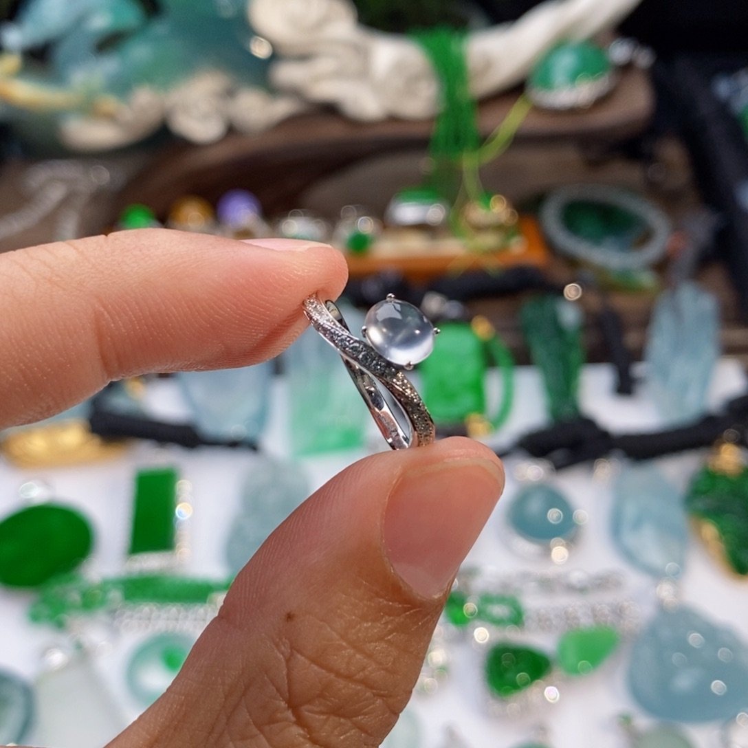 翡翠戒指18K金镶嵌玻璃种特色戒指