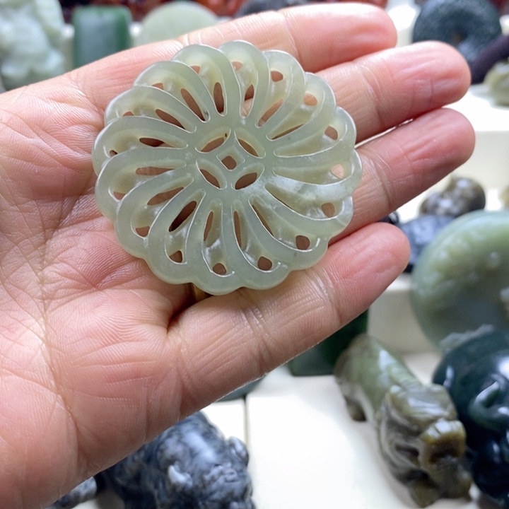 和田玉颈饰未镶嵌柏*图